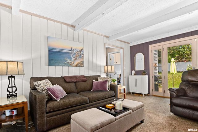 1001 W BURNSIDE Drive, Peoria, IL 61614