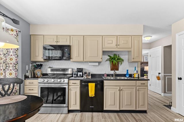 1001 W BURNSIDE Drive, Peoria, IL 61614