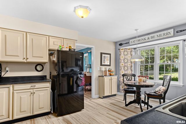 1001 W BURNSIDE Drive, Peoria, IL 61614