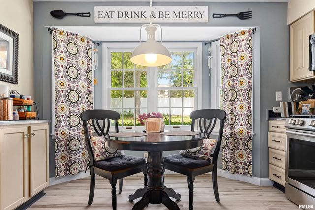 1001 W BURNSIDE Drive, Peoria, IL 61614