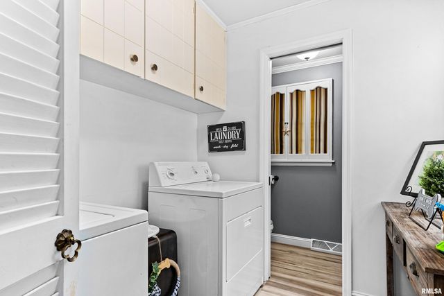 1001 W BURNSIDE Drive, Peoria, IL 61614