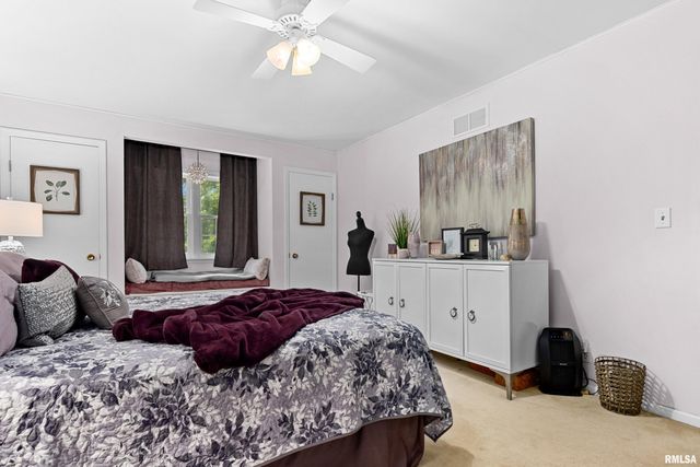 1001 W BURNSIDE Drive, Peoria, IL 61614