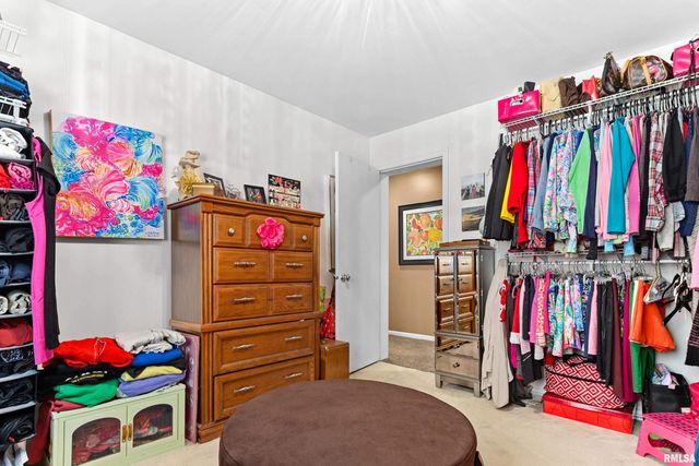 1001 W BURNSIDE Drive, Peoria, IL 61614