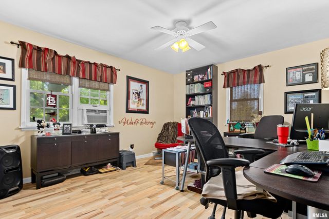 1001 W BURNSIDE Drive, Peoria, IL 61614