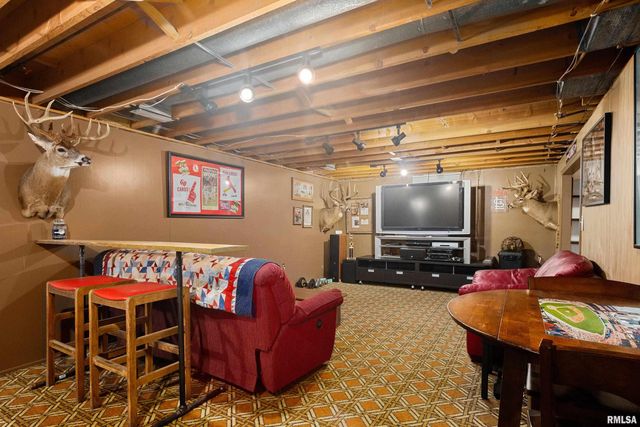 1001 W BURNSIDE Drive, Peoria, IL 61614