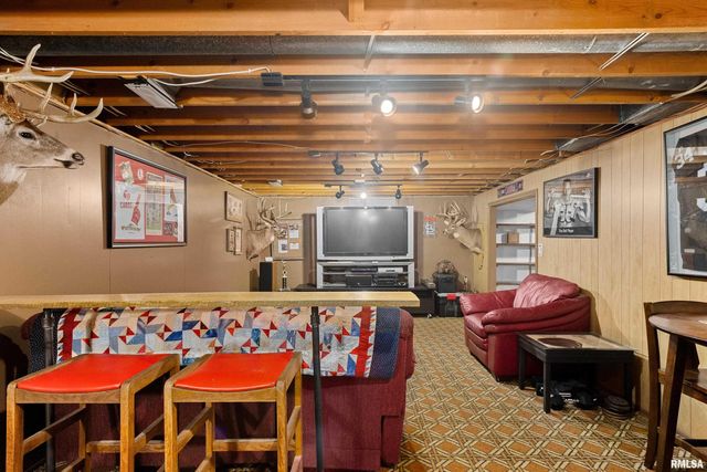 1001 W BURNSIDE Drive, Peoria, IL 61614