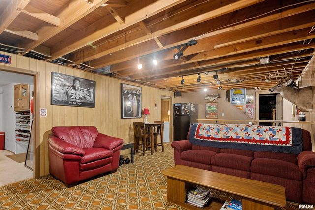 1001 W BURNSIDE Drive, Peoria, IL 61614