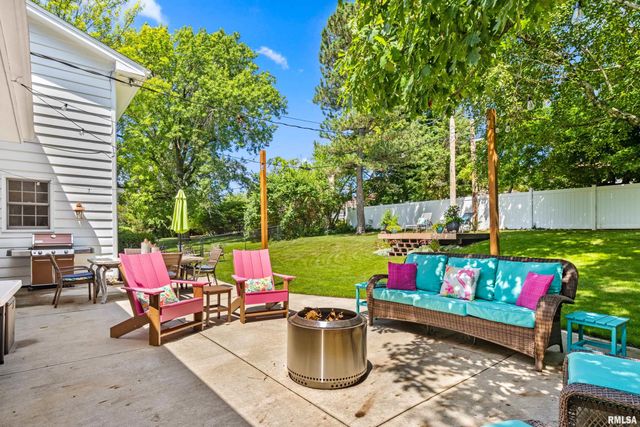 1001 W BURNSIDE Drive, Peoria, IL 61614