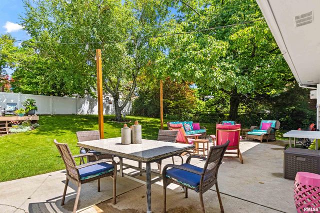 1001 W BURNSIDE Drive, Peoria, IL 61614