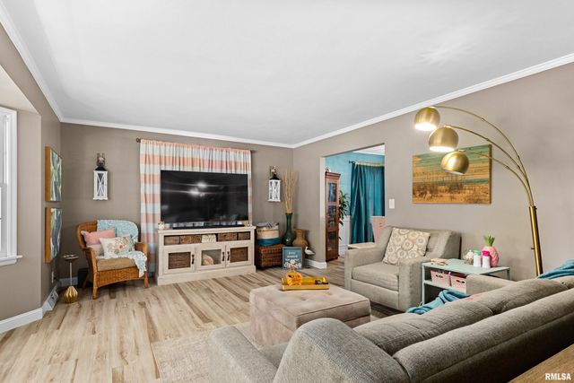 1001 W BURNSIDE Drive, Peoria, IL 61614