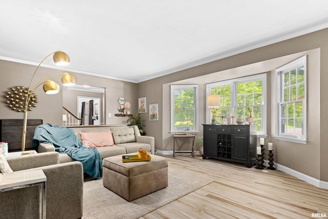 1001 W BURNSIDE Drive, Peoria, IL 61614