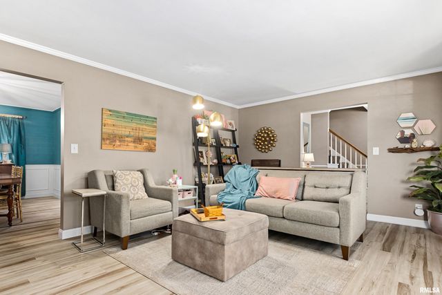 1001 W BURNSIDE Drive, Peoria, IL 61614