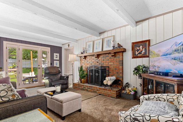 1001 W BURNSIDE Drive, Peoria, IL 61614