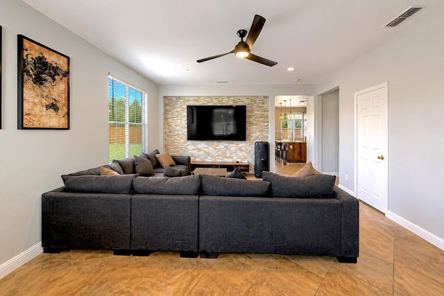 1880 Basil Dr, Manteca, CA 95336