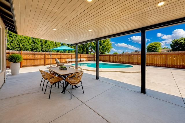 1880 Basil Dr, Manteca, CA 95336