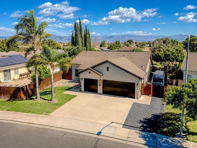 1880 Basil Dr, Manteca, CA 95336