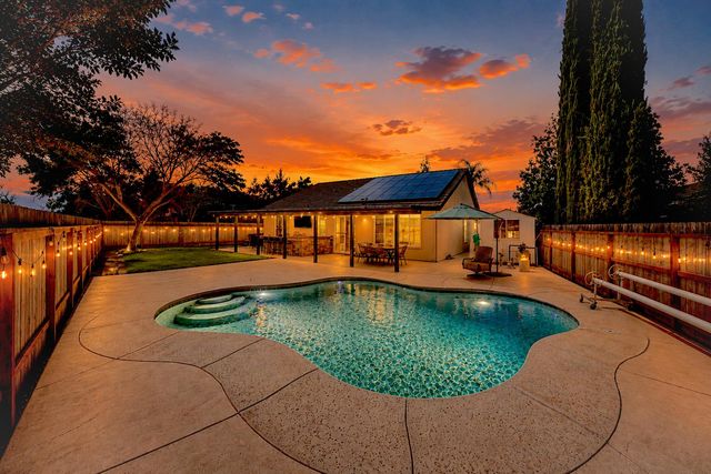 1880 Basil Dr, Manteca, CA 95336
