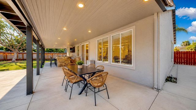 1880 Basil Dr, Manteca, CA 95336