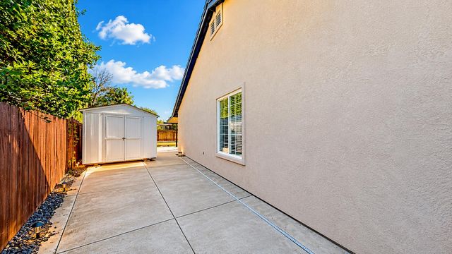 1880 Basil Dr, Manteca, CA 95336