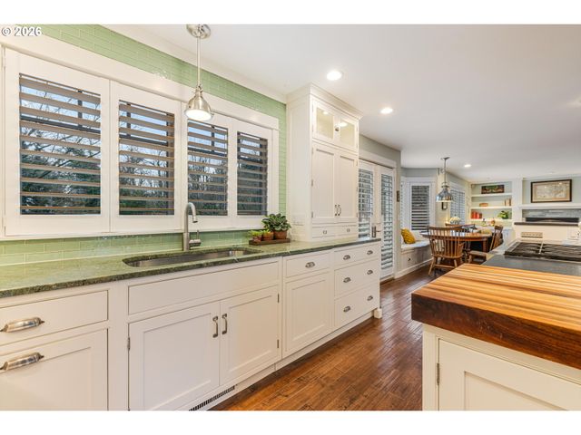 1905 ARENA Ct, West Linn, OR 97068