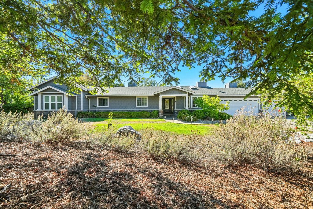 1102 Hope Lane, Redding, CA 96003
