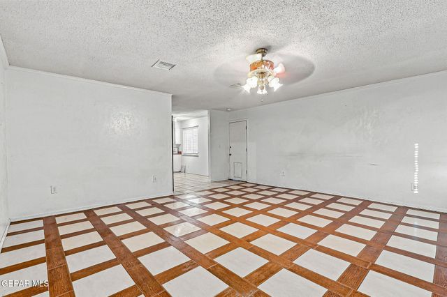 8528 SARATOGA Drive, El Paso, TX 79912