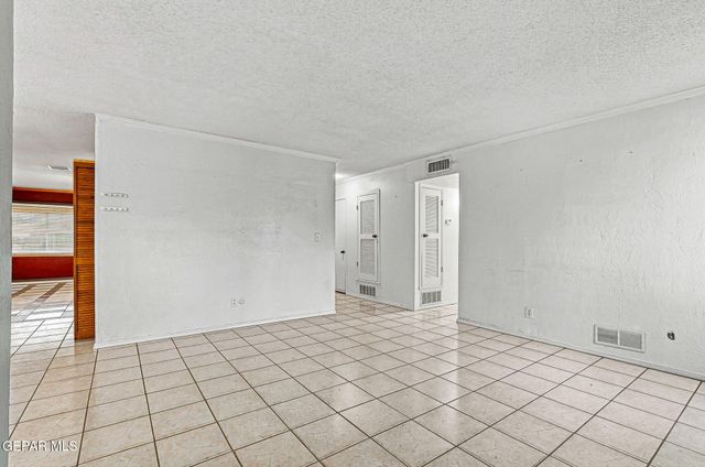 8528 SARATOGA Drive, El Paso, TX 79912