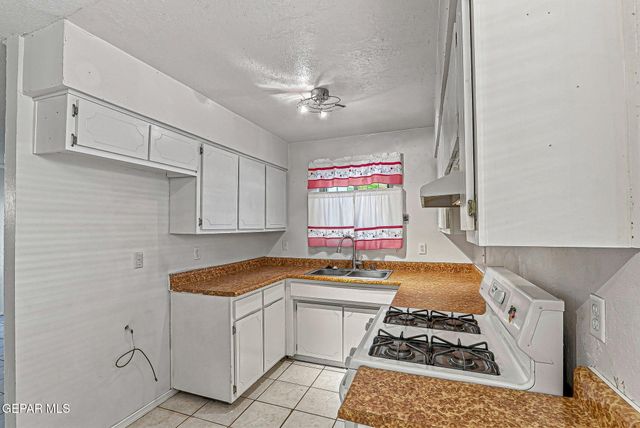8528 SARATOGA Drive, El Paso, TX 79912