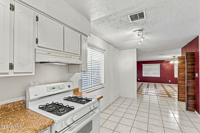 8528 SARATOGA Drive, El Paso, TX 79912