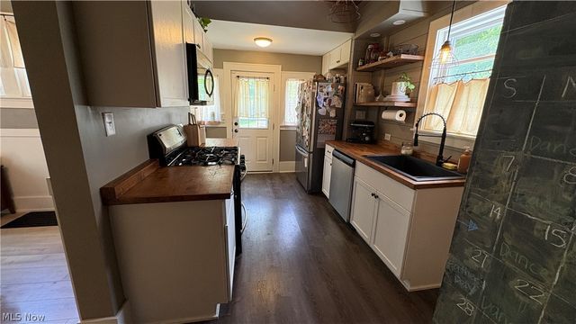 2559 6th Street, Cuyahoga Falls, OH 44221