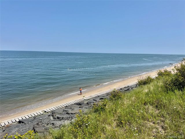 20 Siefert Avenue, Miller Place, NY 11764