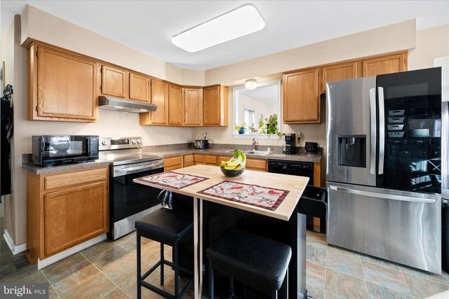 11 MONTCEAU DR, Newark, DE 19702