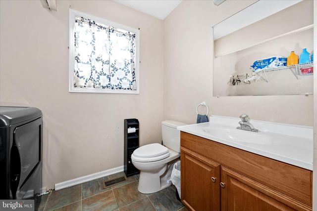 11 MONTCEAU DR, Newark, DE 19702