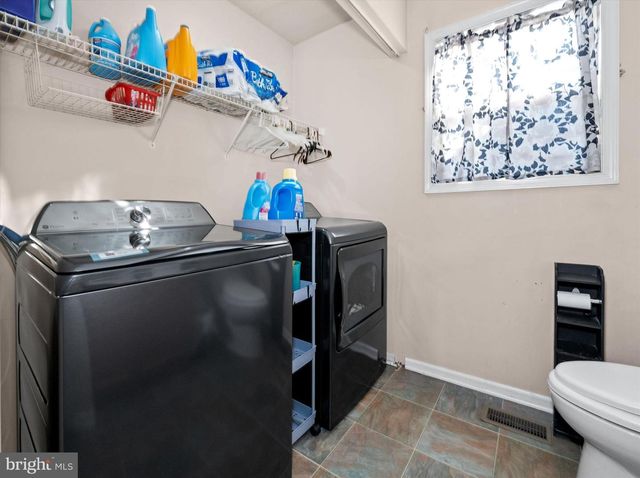 11 MONTCEAU DR, Newark, DE 19702