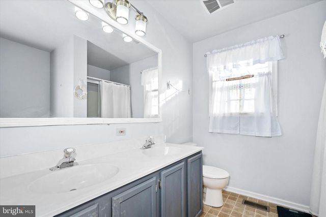 11 MONTCEAU DR, Newark, DE 19702