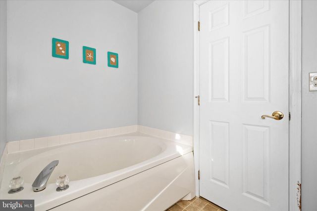 11 MONTCEAU DR, Newark, DE 19702