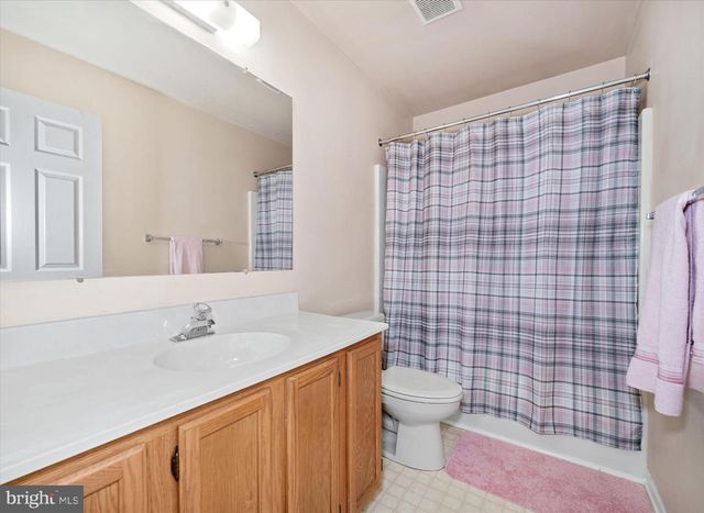 11 MONTCEAU DR, Newark, DE 19702