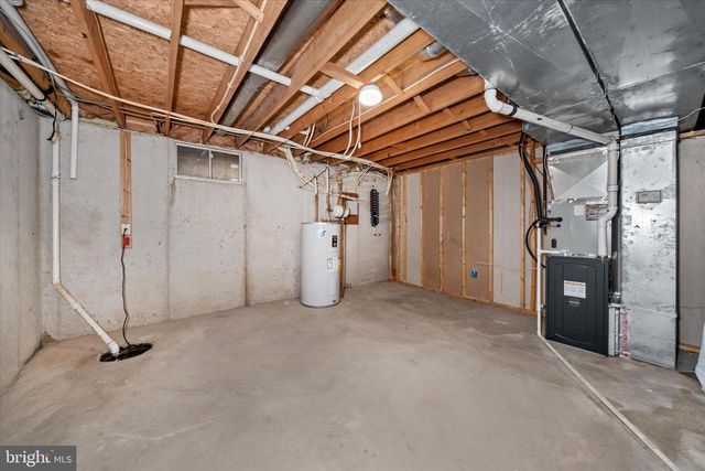 11 MONTCEAU DR, Newark, DE 19702