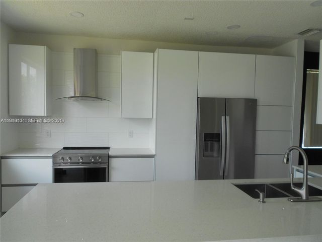 4466 Blossom Ln, Weston, FL 33331