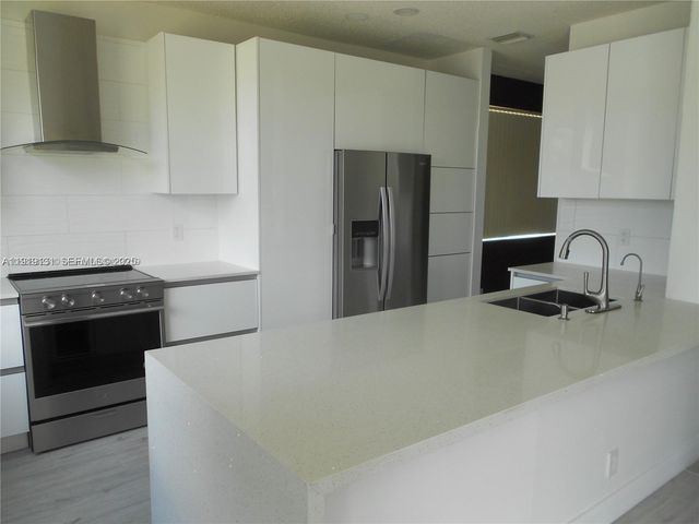 4466 Blossom Ln, Weston, FL 33331