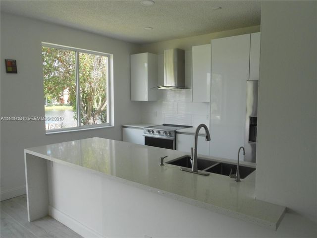 4466 Blossom Ln, Weston, FL 33331