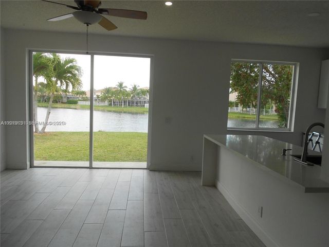 4466 Blossom Ln, Weston, FL 33331