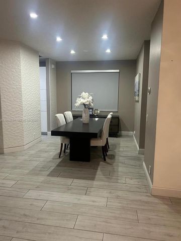 4466 Blossom Ln, Weston, FL 33331