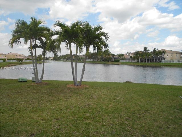 4466 Blossom Ln, Weston, FL 33331