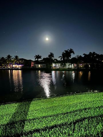 4466 Blossom Ln, Weston, FL 33331