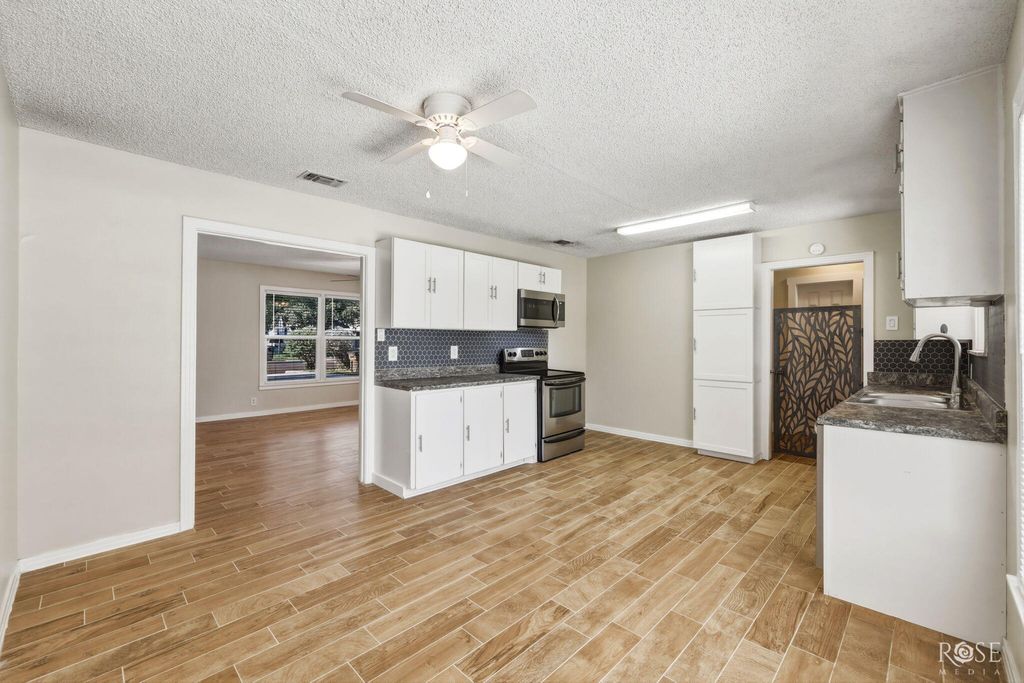 Image 12 of property listing at 310 Greer Street, San Angelo, TX 76903