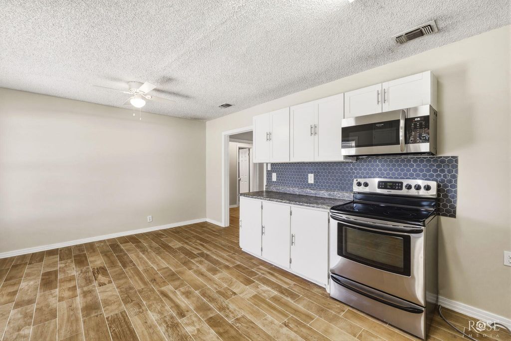 Image 15 of property listing at 310 Greer Street, San Angelo, TX 76903