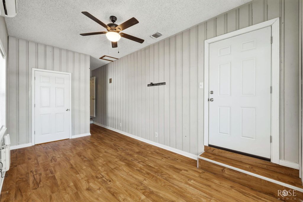 Image 18 of property listing at 310 Greer Street, San Angelo, TX 76903