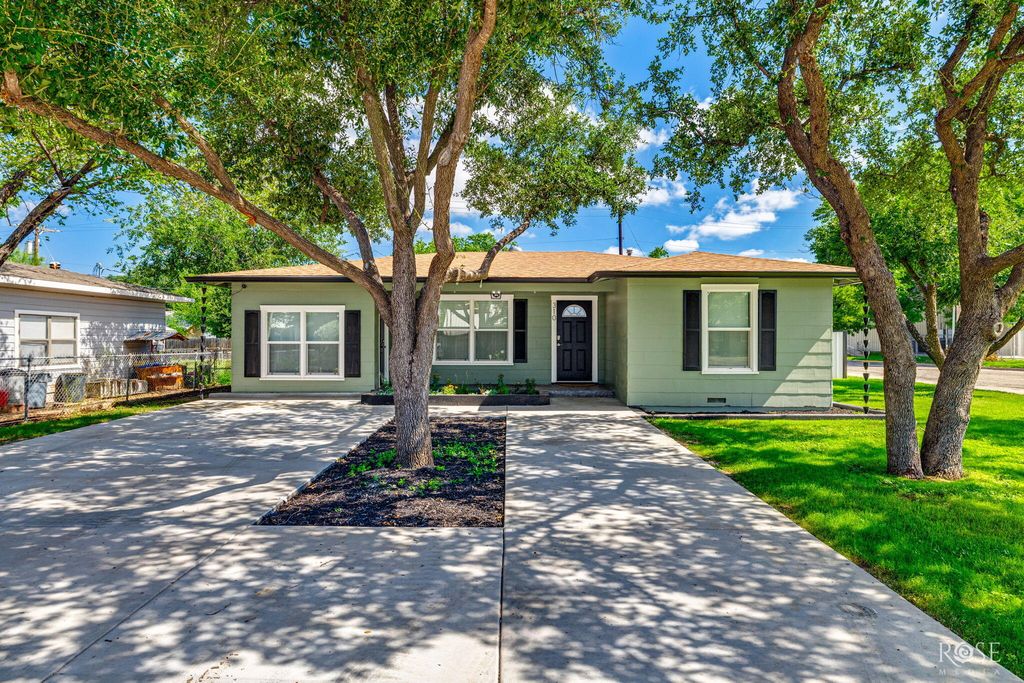 Image 2 of property listing at 310 Greer Street, San Angelo, TX 76903