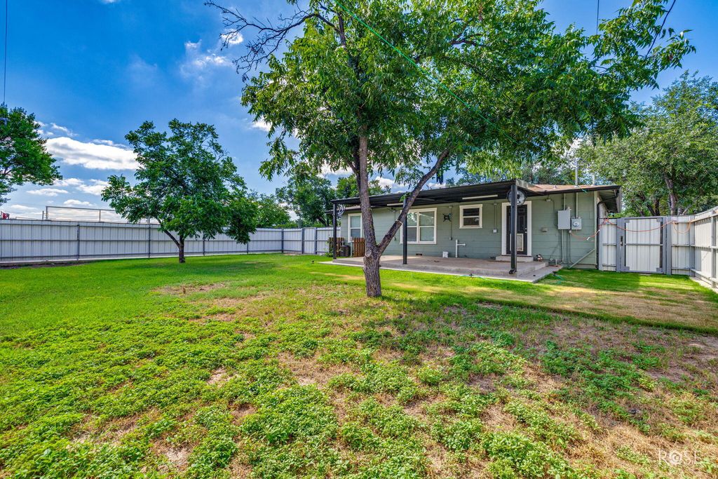 Image 27 of property listing at 310 Greer Street, San Angelo, TX 76903